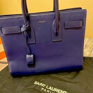 Gives Saint Laurent Sac de Jour Medium Tote